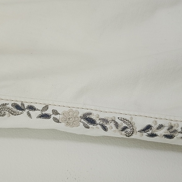 Miss Me Low Rise Denim Capri embellished in white Size 27 - Picture 5 of 12